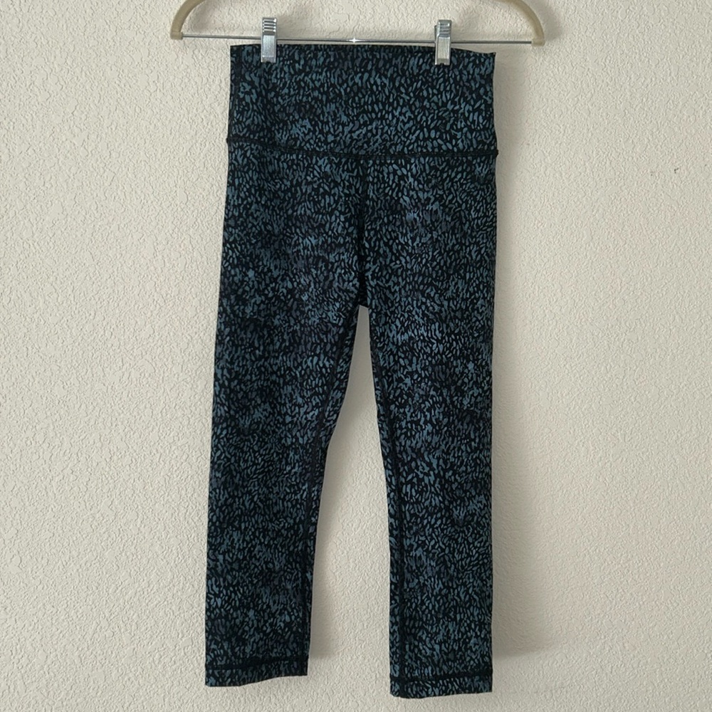 Lululemon Black and Turquoise Spotted Leggings Size 6